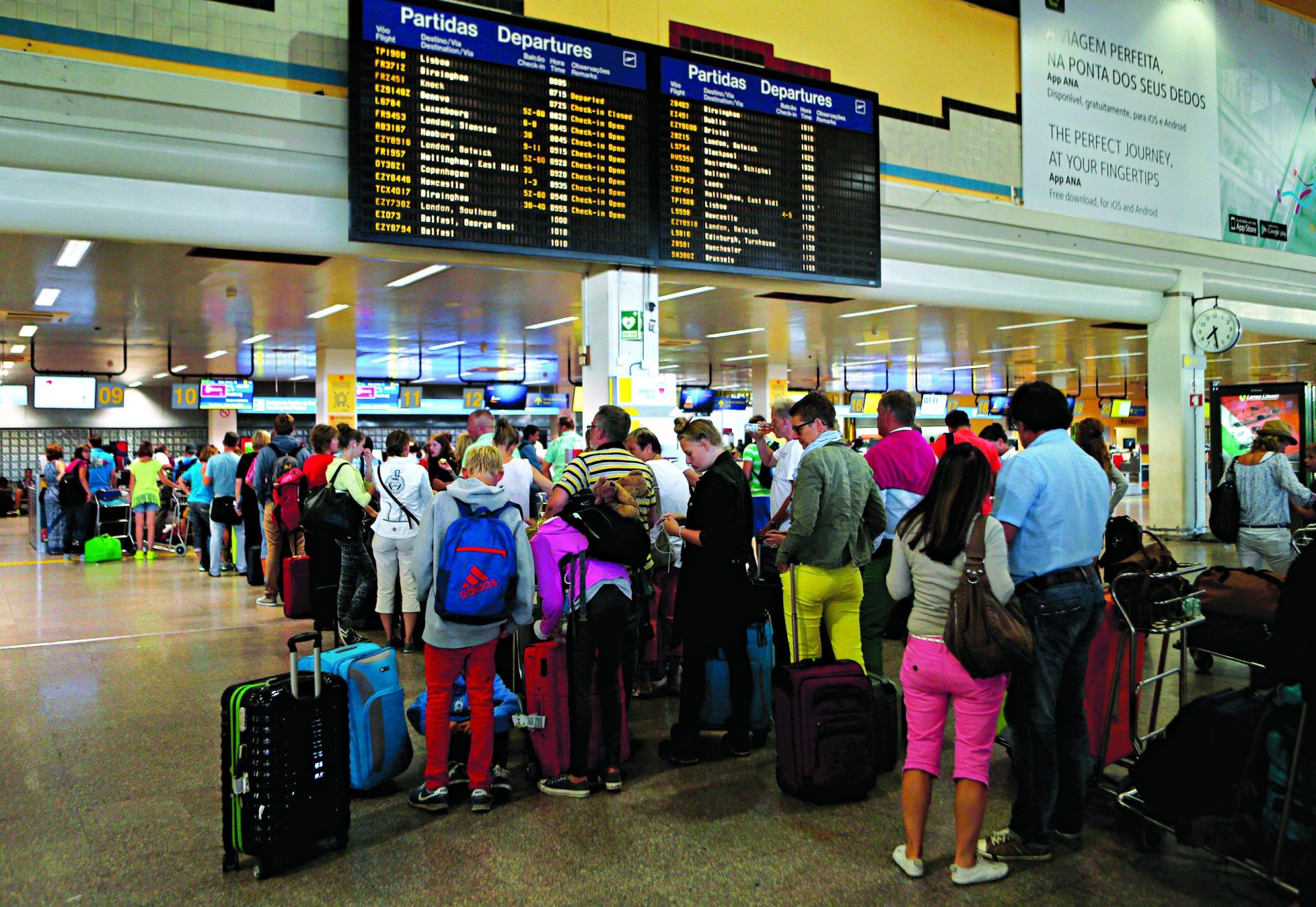 Aeroporto de Faro. Falta de inspectores do SEF obriga PSP a intervir