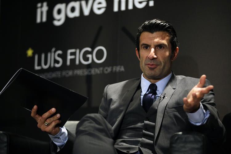 Luís Figo. “Um dia bom para a FIFA e para o futebol”