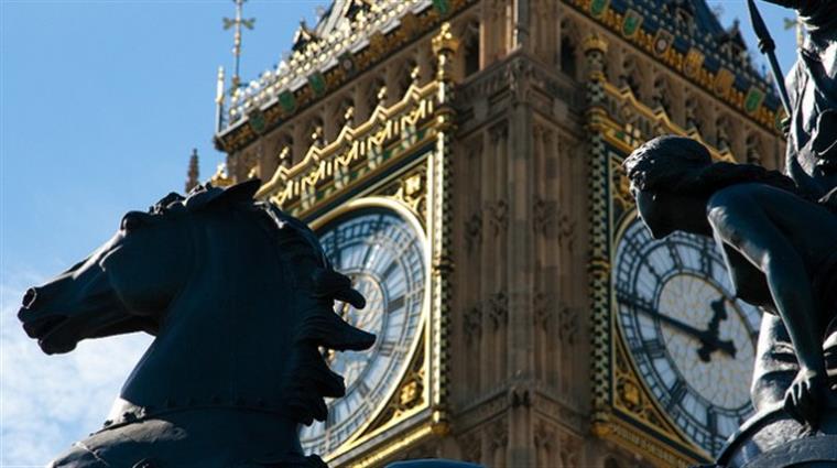 Londres. Descobertas 26 pessoas a viver numa casa com três quartos