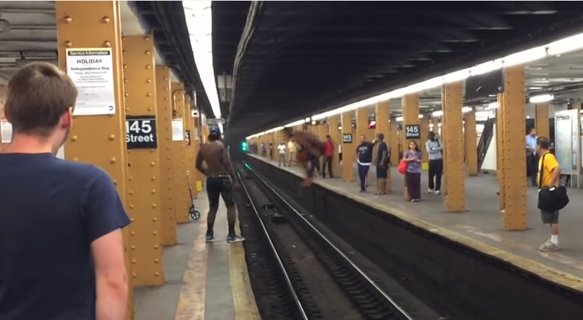 Parkour no metro? Se calhar não é boa ideia