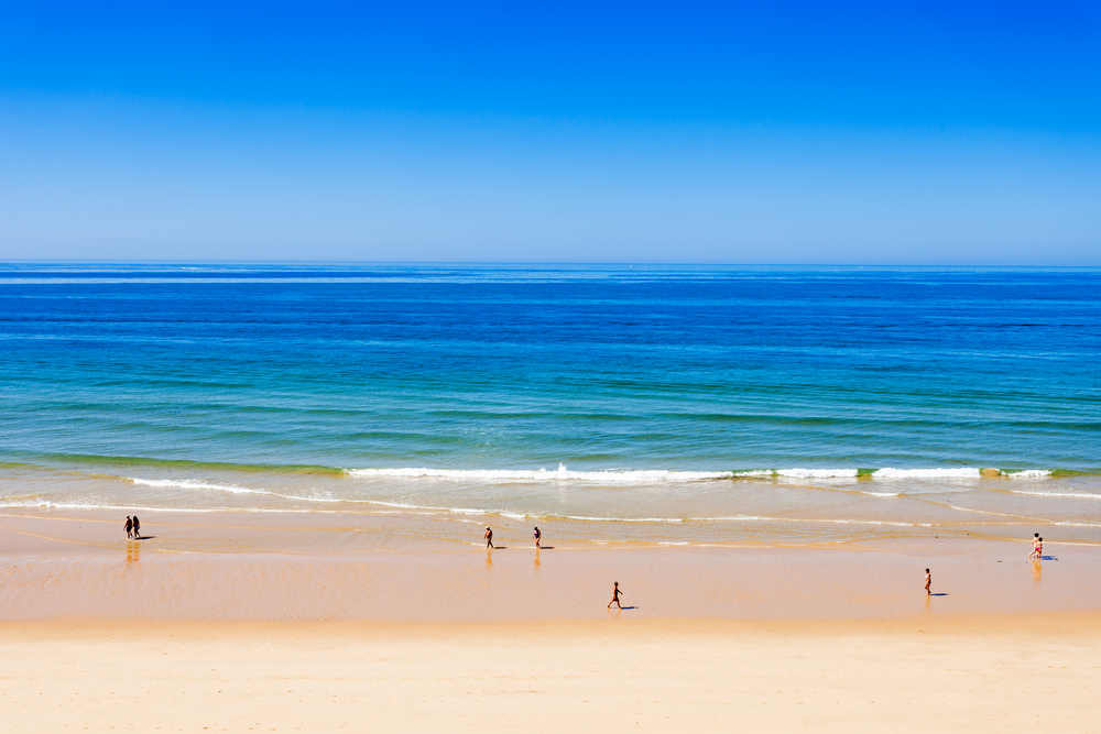 Algarve. Postos de saúde nas praias a partir de segunda-feira