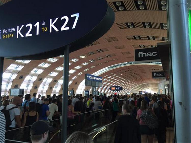 Paris. Ameaça de bomba no aeroporto Charles de Gaulle