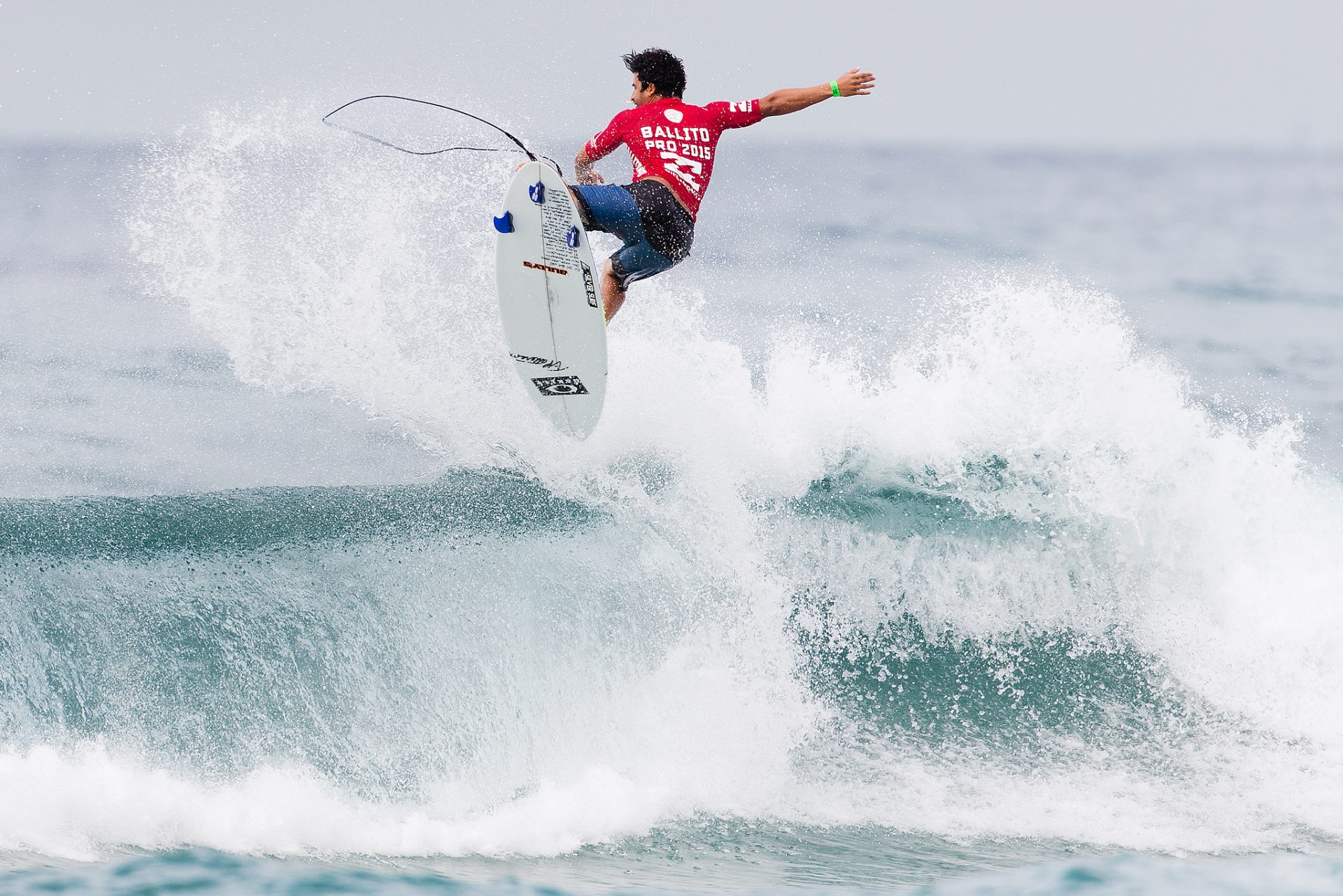 Ballito Pro. José Ferreira salva o dia dos portugueses