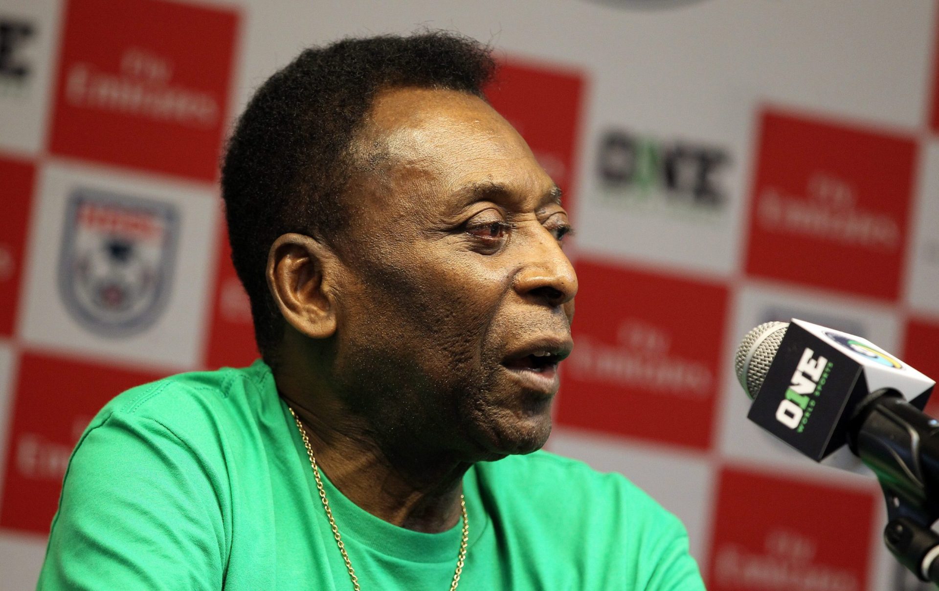 FIFA. Pelé apela à honestidade para limpar a imagem do futebol