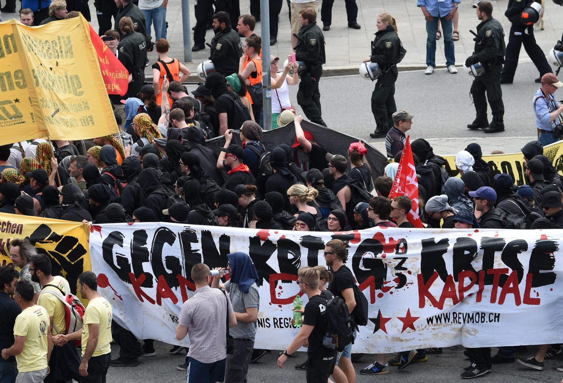 G7. Milhares de pessoas manifestam-se na Alemanha contra a cimeira