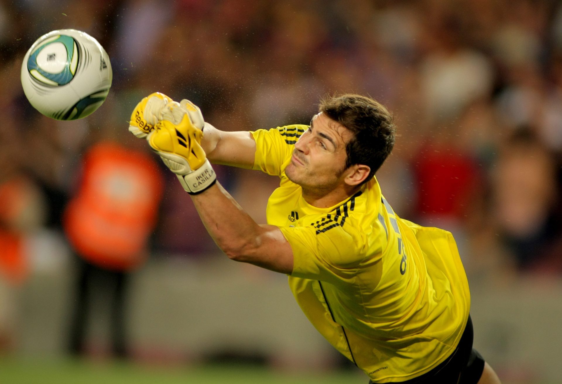 FC Porto. Fumo branco por Casillas