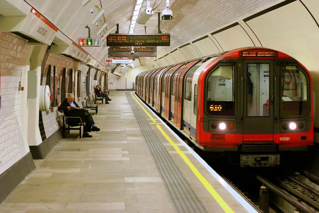 Londres. Primeira greve do metro em 13 anos semeia o caos na cidade