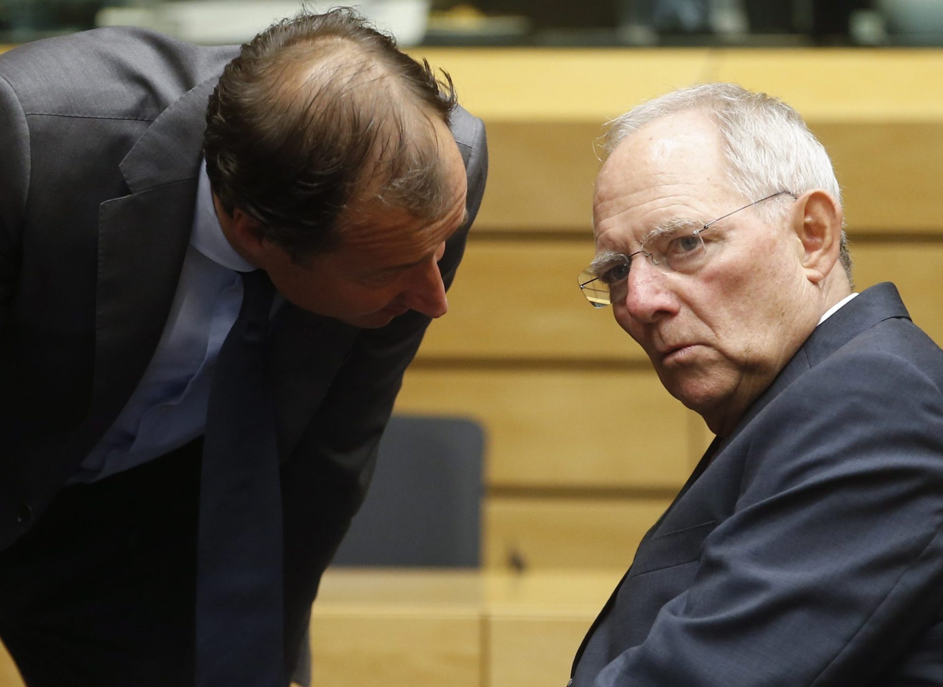 Schäuble tem duas vias para Atenas: grexit temporário ou transferir activos