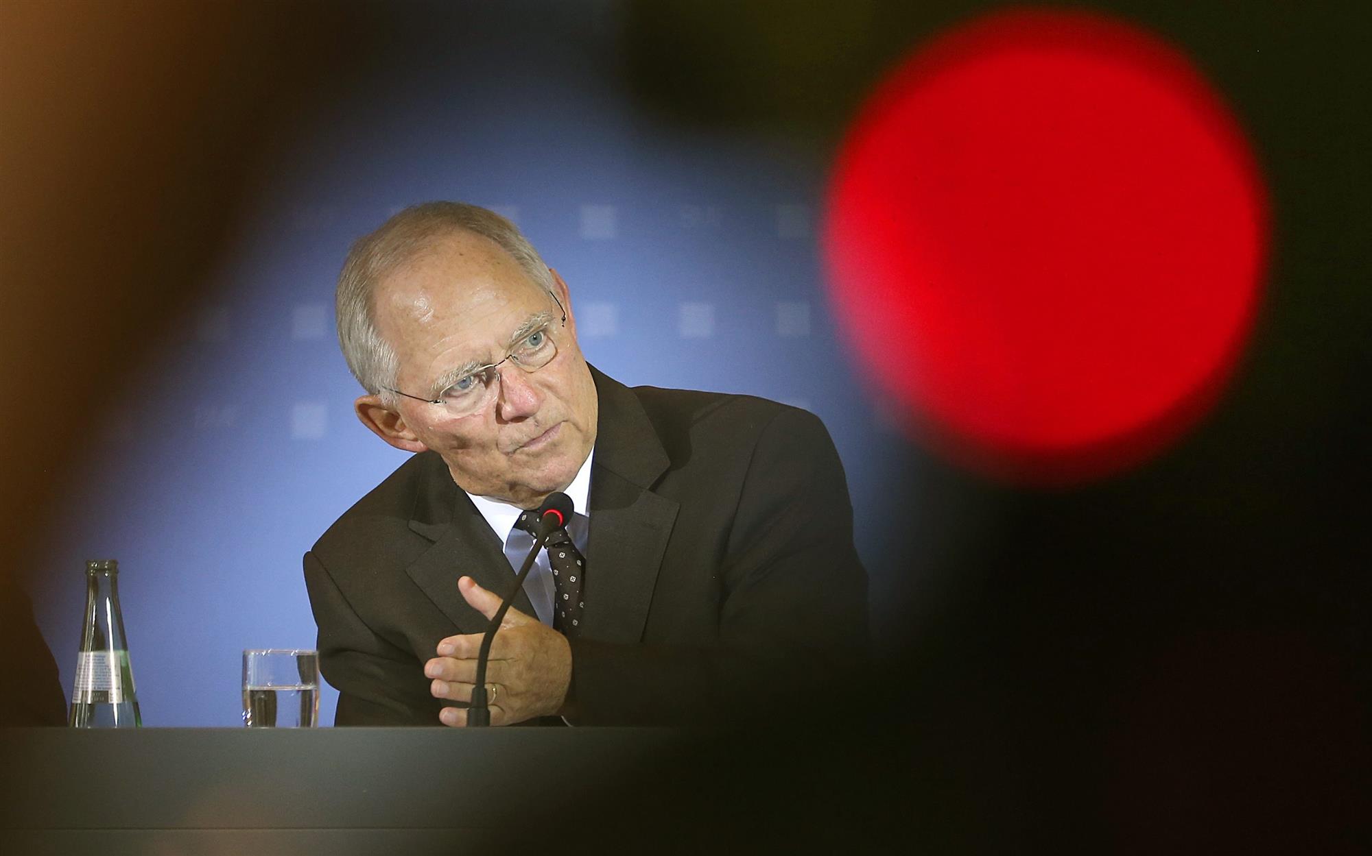 Schäuble: “Nada mudou. Tenho pena do povo grego”