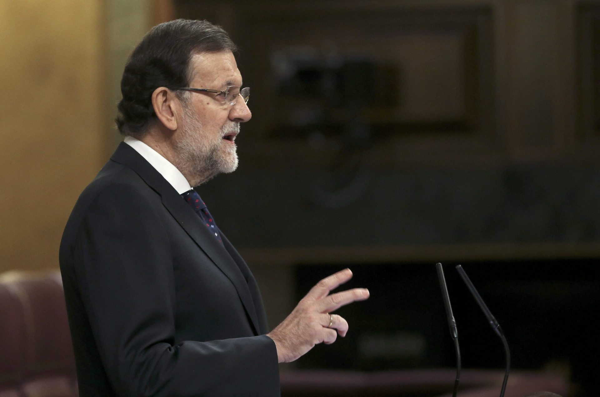 Grécia. Rajoy leva resgate ao parlamento