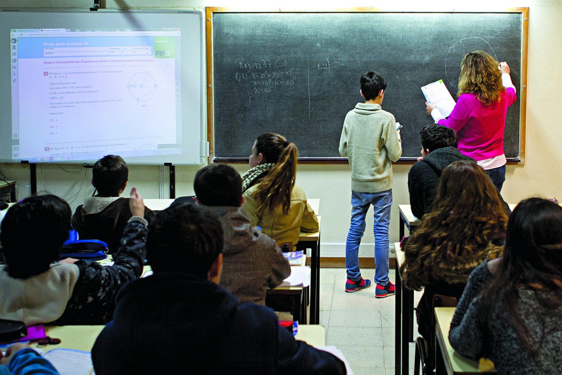 Terror na escola. Professora atirava cadeiras e ameaçava furar olhos às crianças