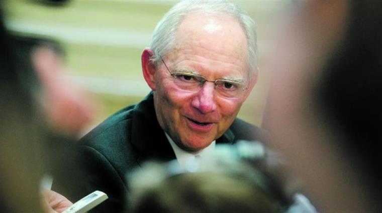 Schäuble: “Última oportunidade para a Grécia”