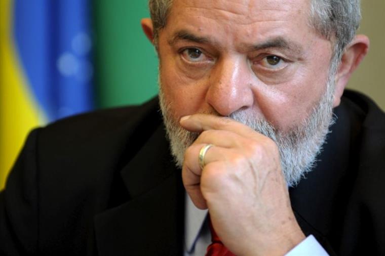 Lula da Silva pede suspensão de inquérito sobre tráfico de influência