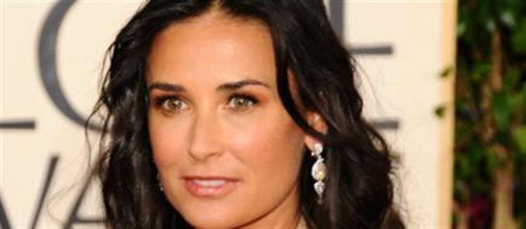 Polícia investiga morte na piscina de Demi Moore