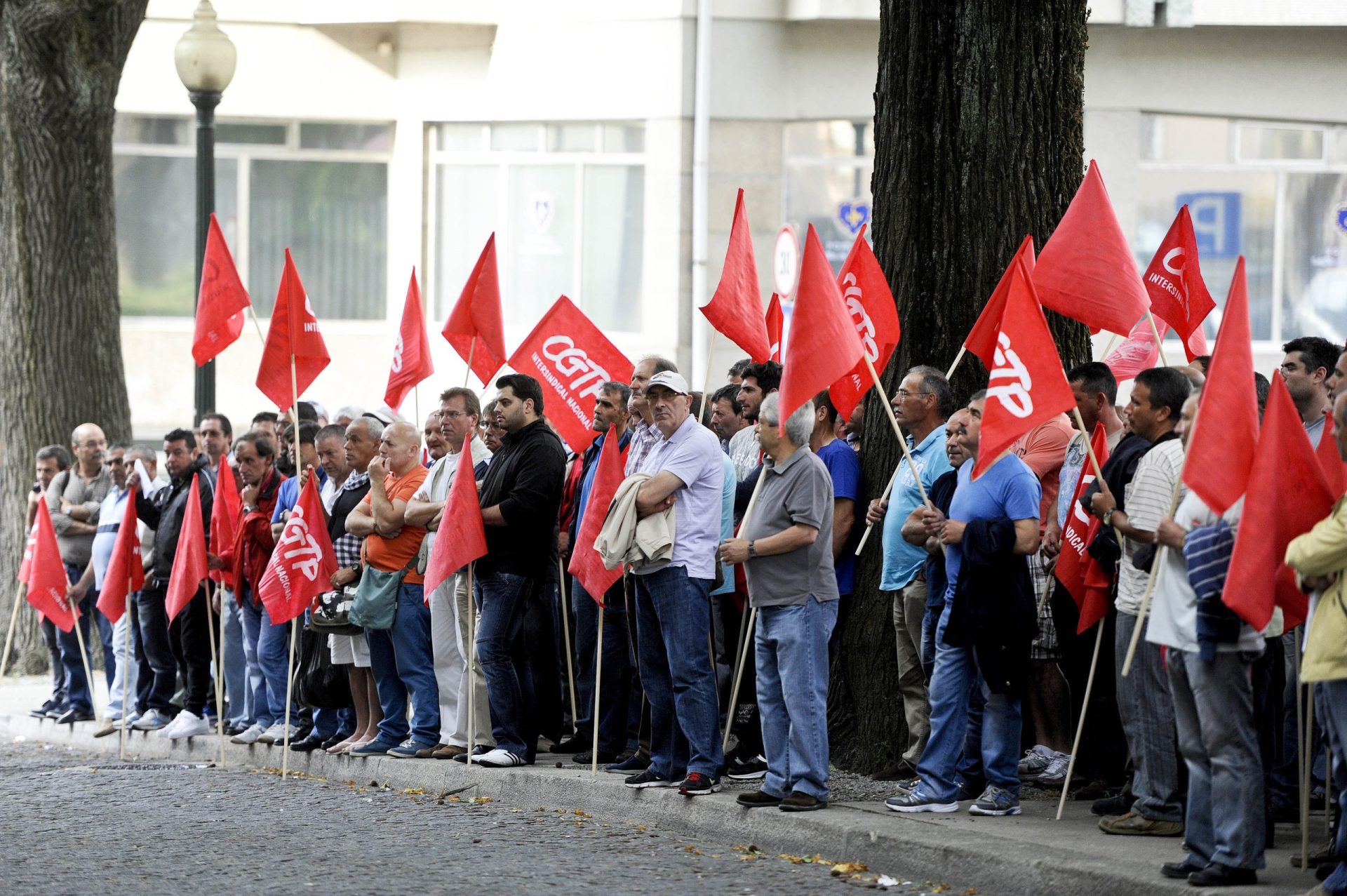 Soares da Costa. Protestos ao som de “Grândola Vila Morena”