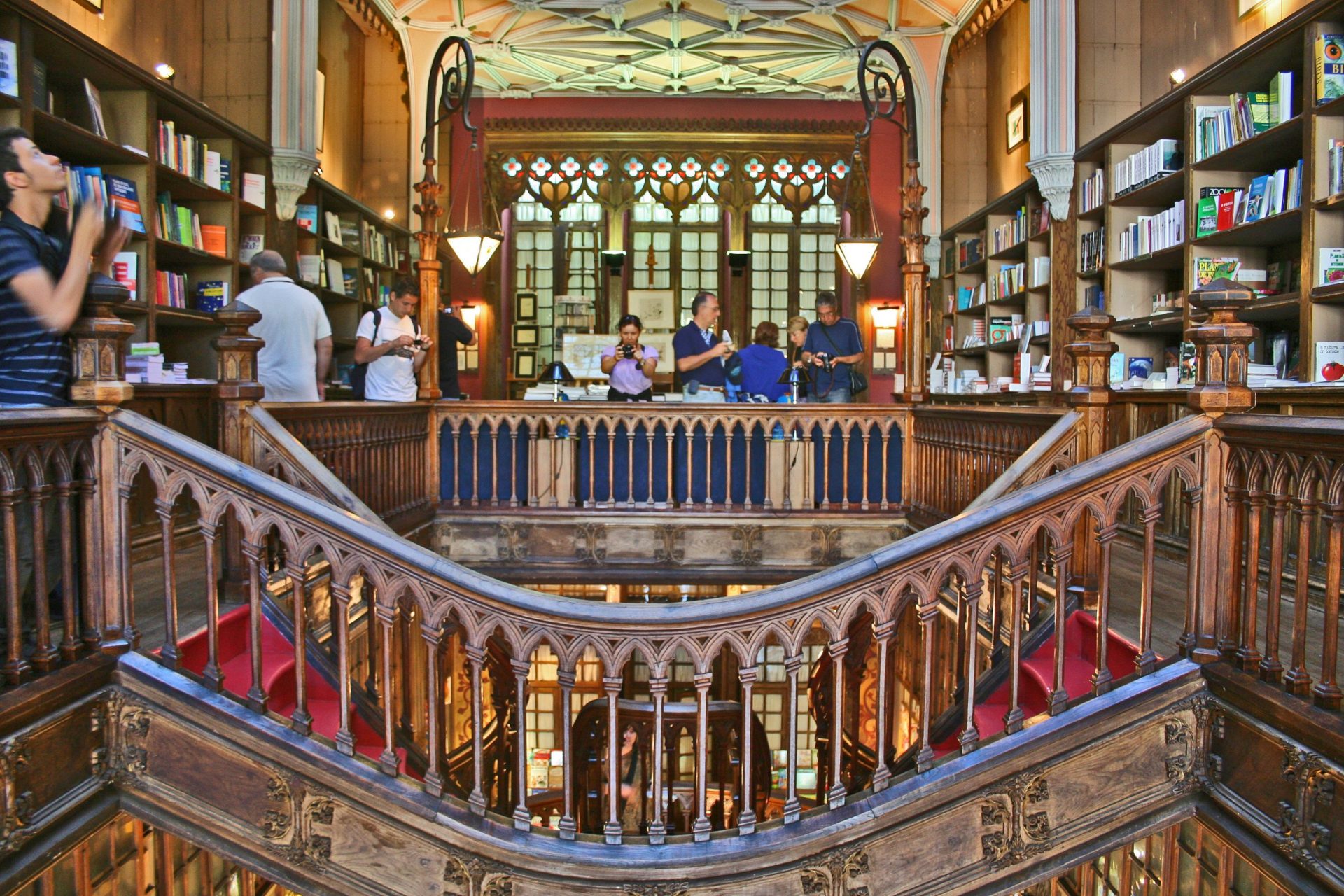 Livraria Lello com entrada paga a partir de amanhã