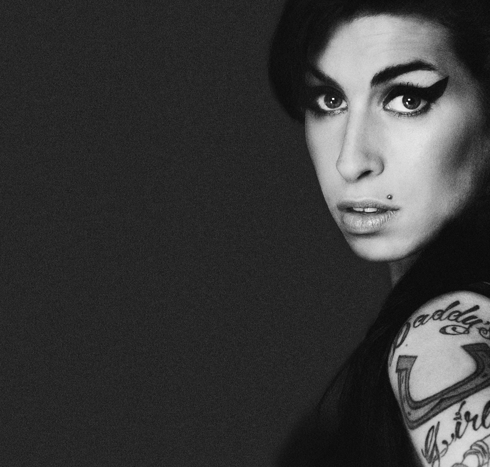 “Amy”. A encantada Miss Winehouse como nunca  a vimos