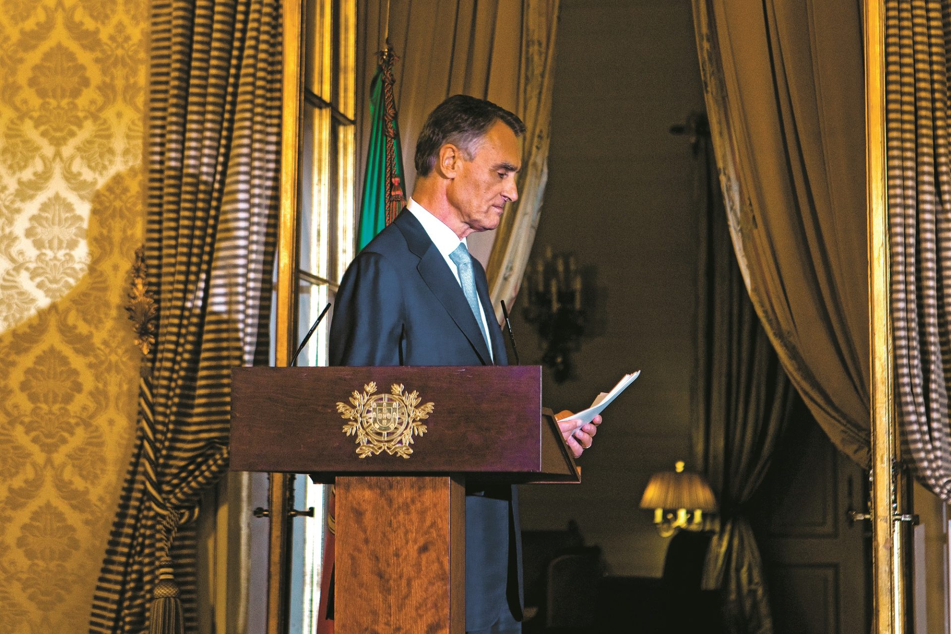 Cavaco ameaça  não dar posse a governo minoritário