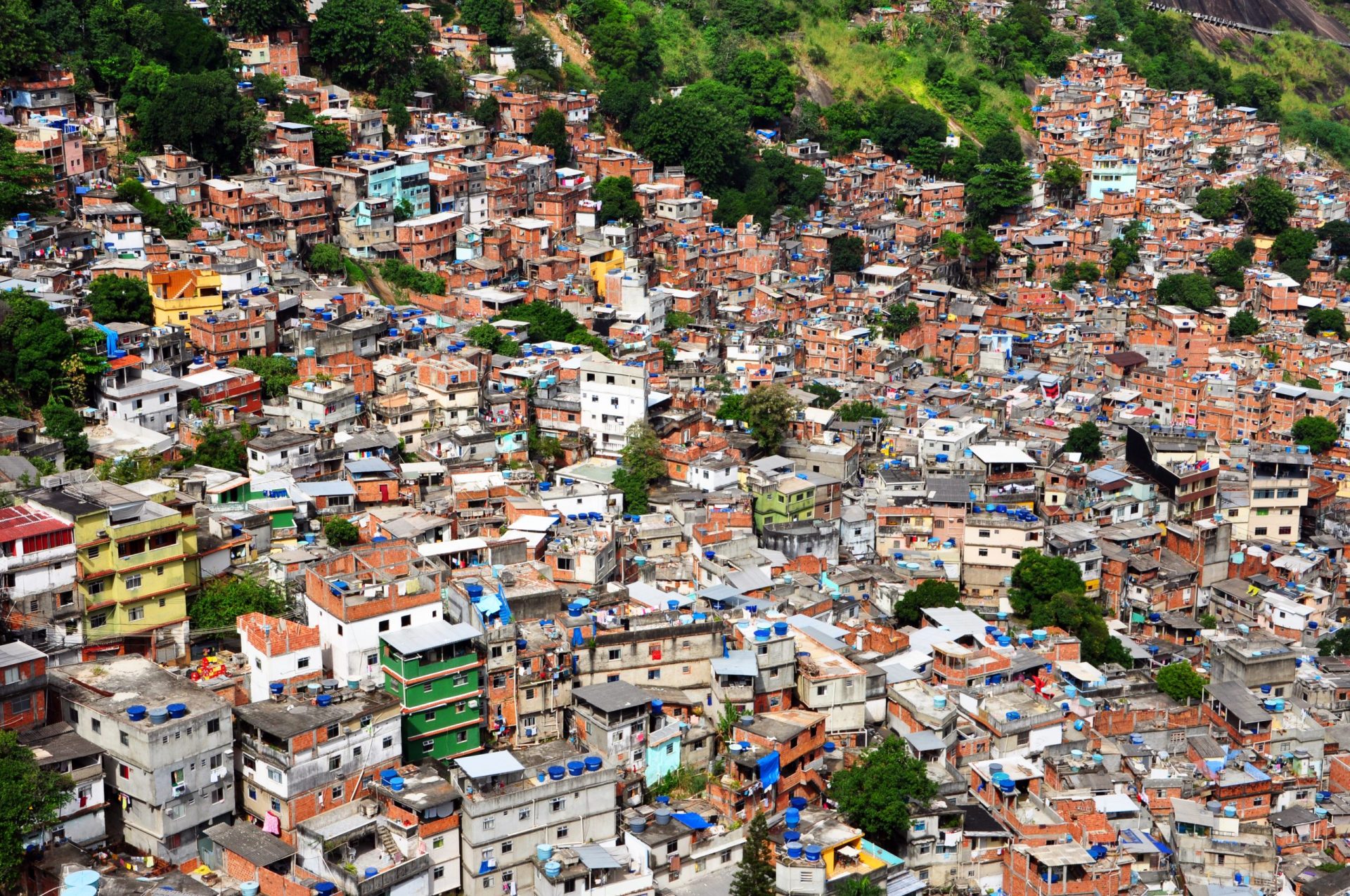 Hotel de luxo coloca hóspedes a viver em favela