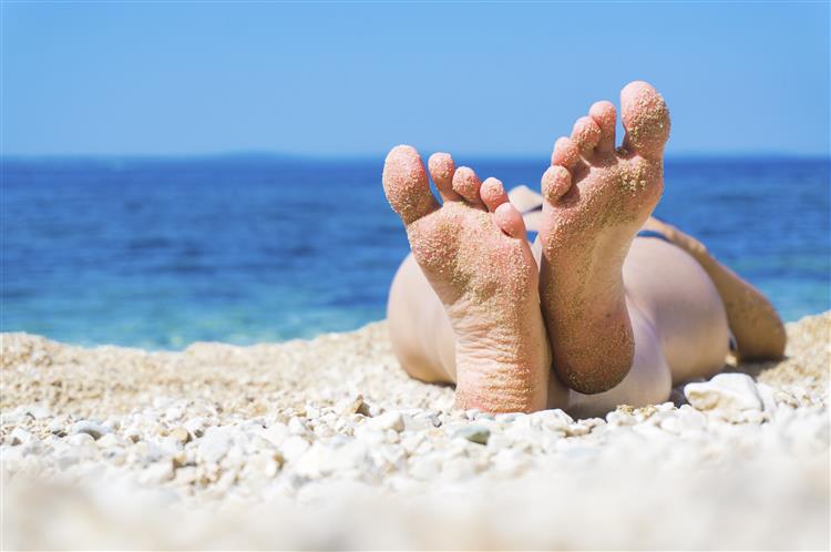 Odeia sair da praia com areia nos pés? Esta é a solução