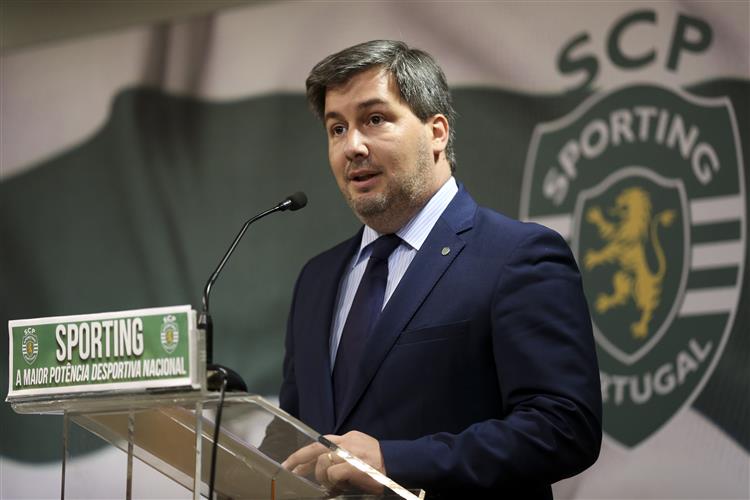 Bruno de Carvalho acusa Luís Duque de não estar à altura de defender os clubes