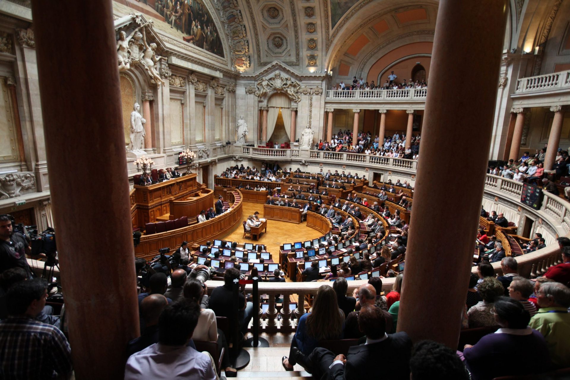 This is the end. O adeus às armas parlamentares de 11 históricos