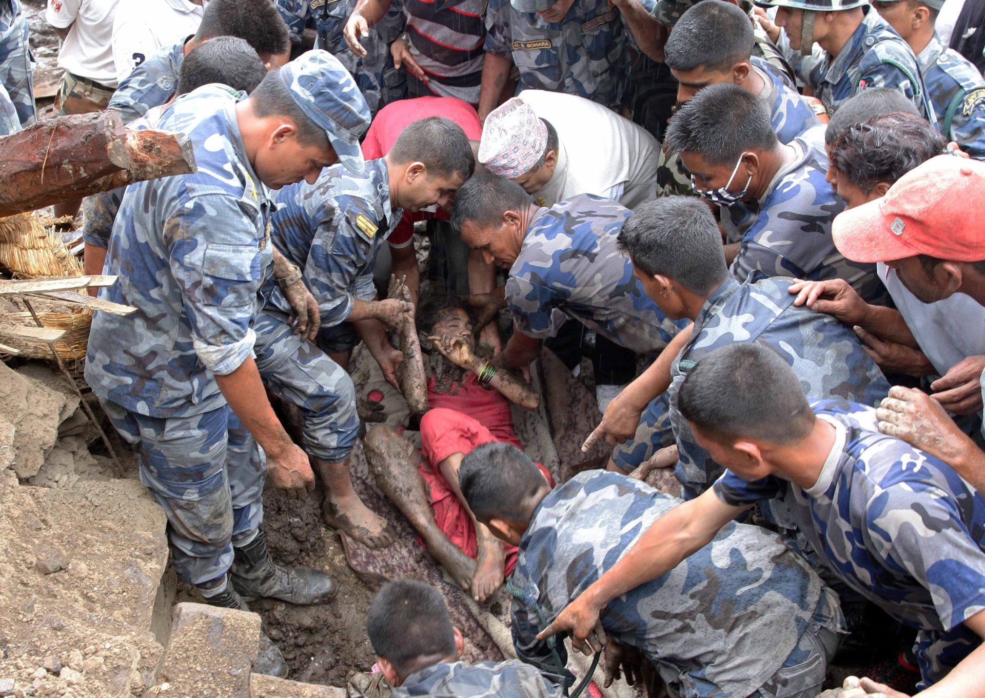 Nepal. Número de mortos no deslizamento de terras sobe para 30