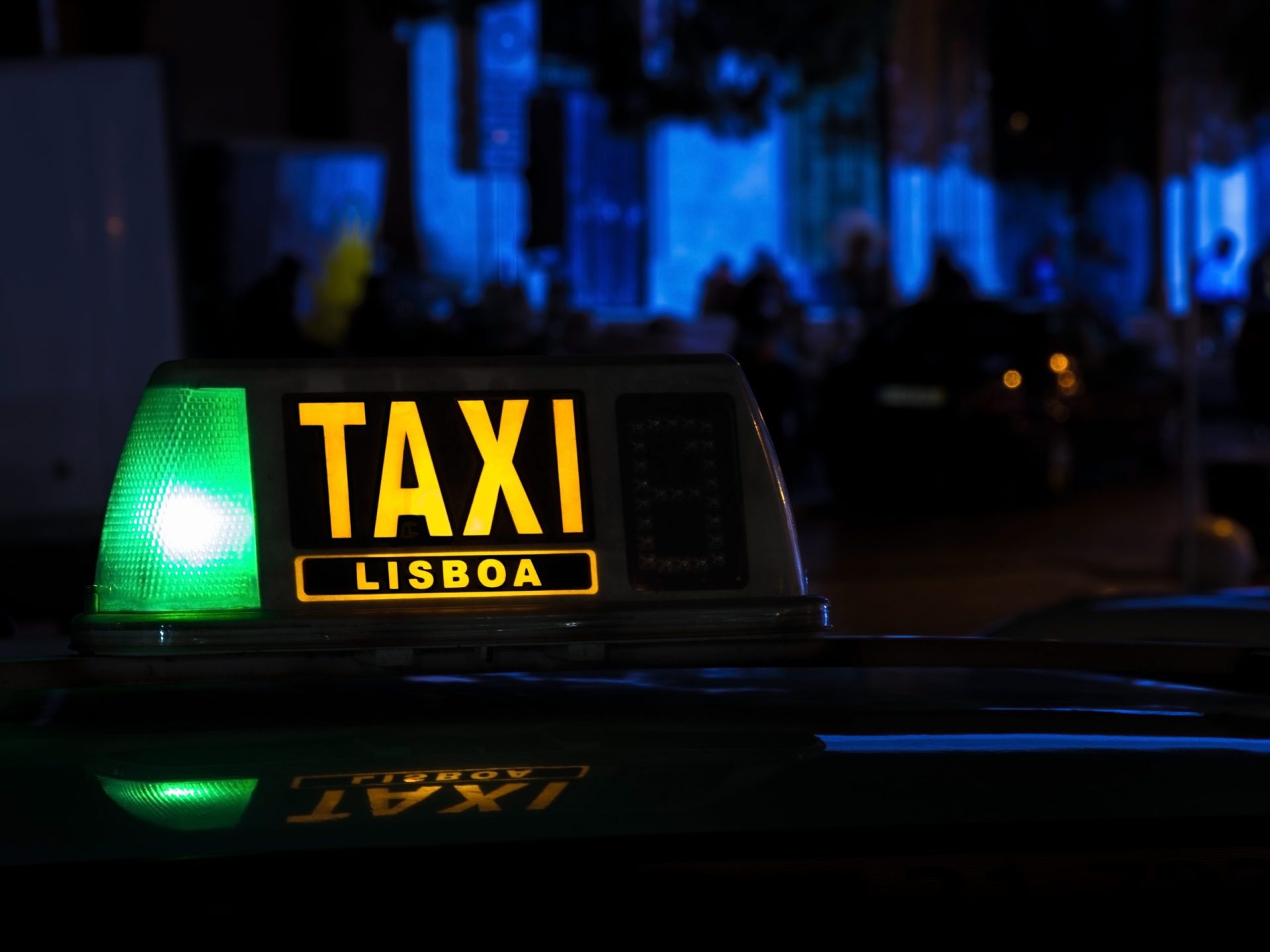 Lisboa. Taxista enfia turista na bagageira, assalta-o e larga-o na via rápida