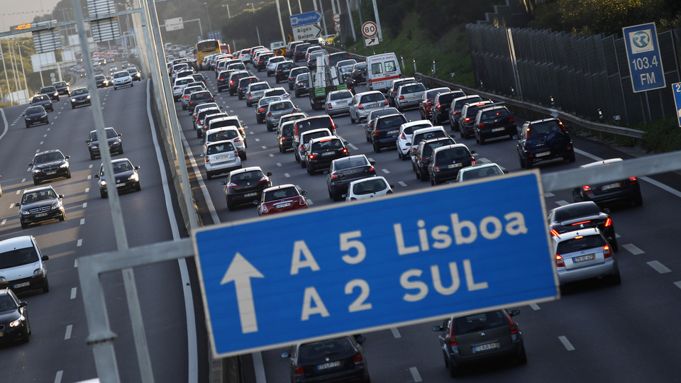 Parlamento. Maioria chumba fim de portagens nas antigas auto-estradas