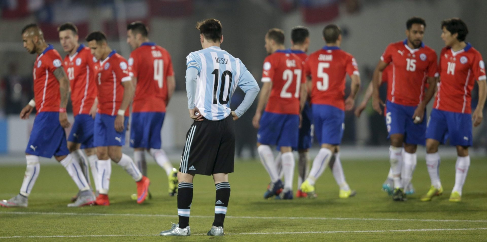 Chile campeão invicto, Messi continua a zeros