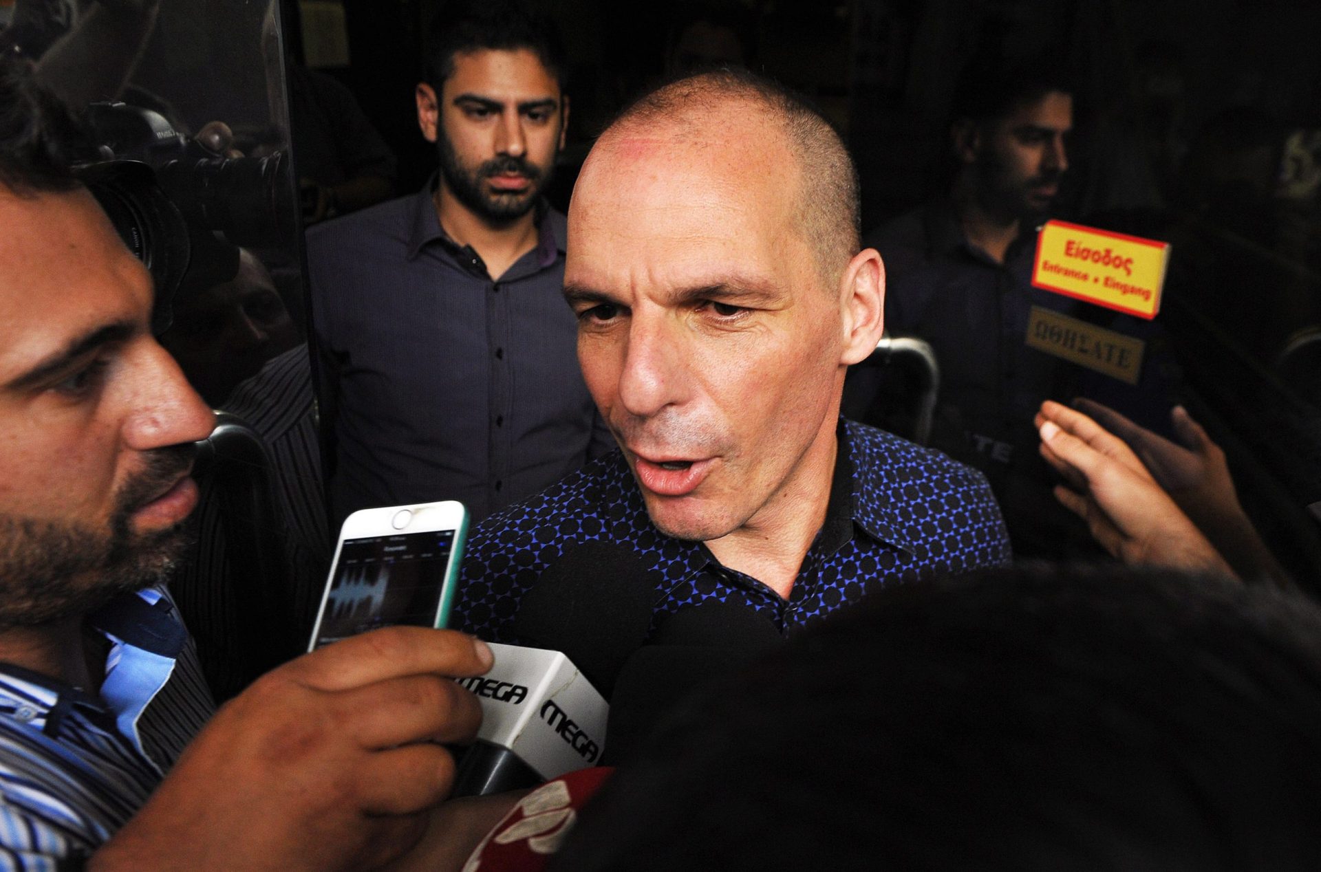 Yanis Varoufakis demite-se