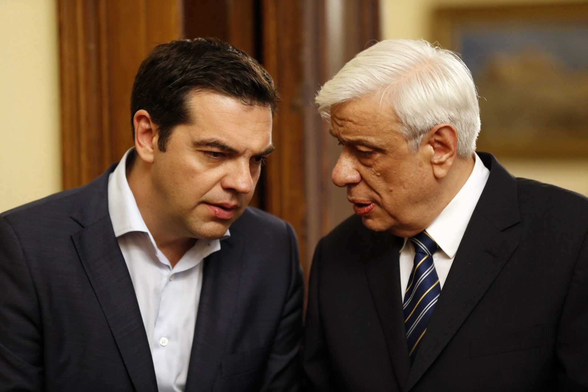 Grécia. Tsipras pede 7 mil milhões de urgência