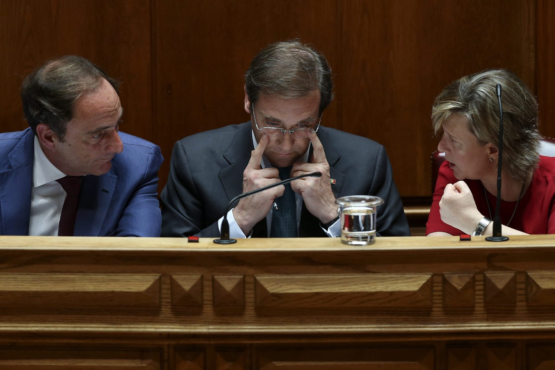 Confronto “bíblico” no parlamento