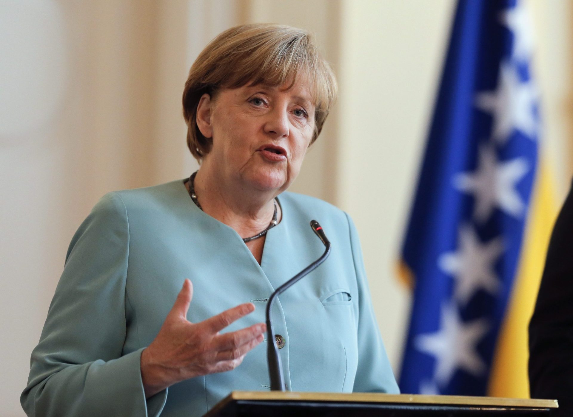 Merkel. Perdão clássico da dívida grega “está fora de questão”