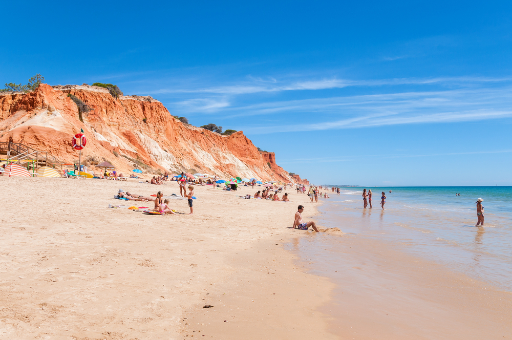 Vilamoura. Fogo na zona da praia da Falésia