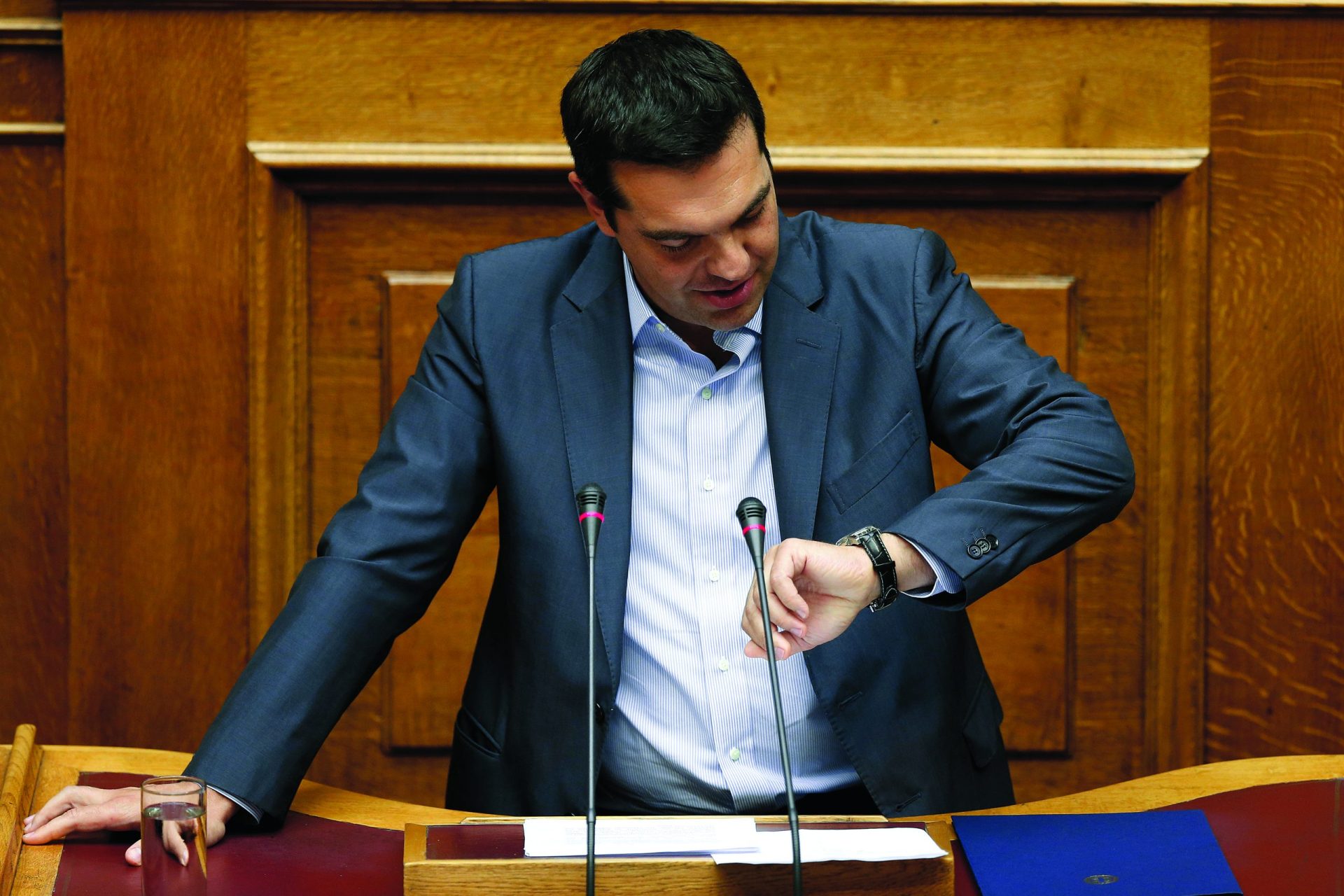 Grécia. Resgate avança à mesma velocidade que desconfiança em Tsipras