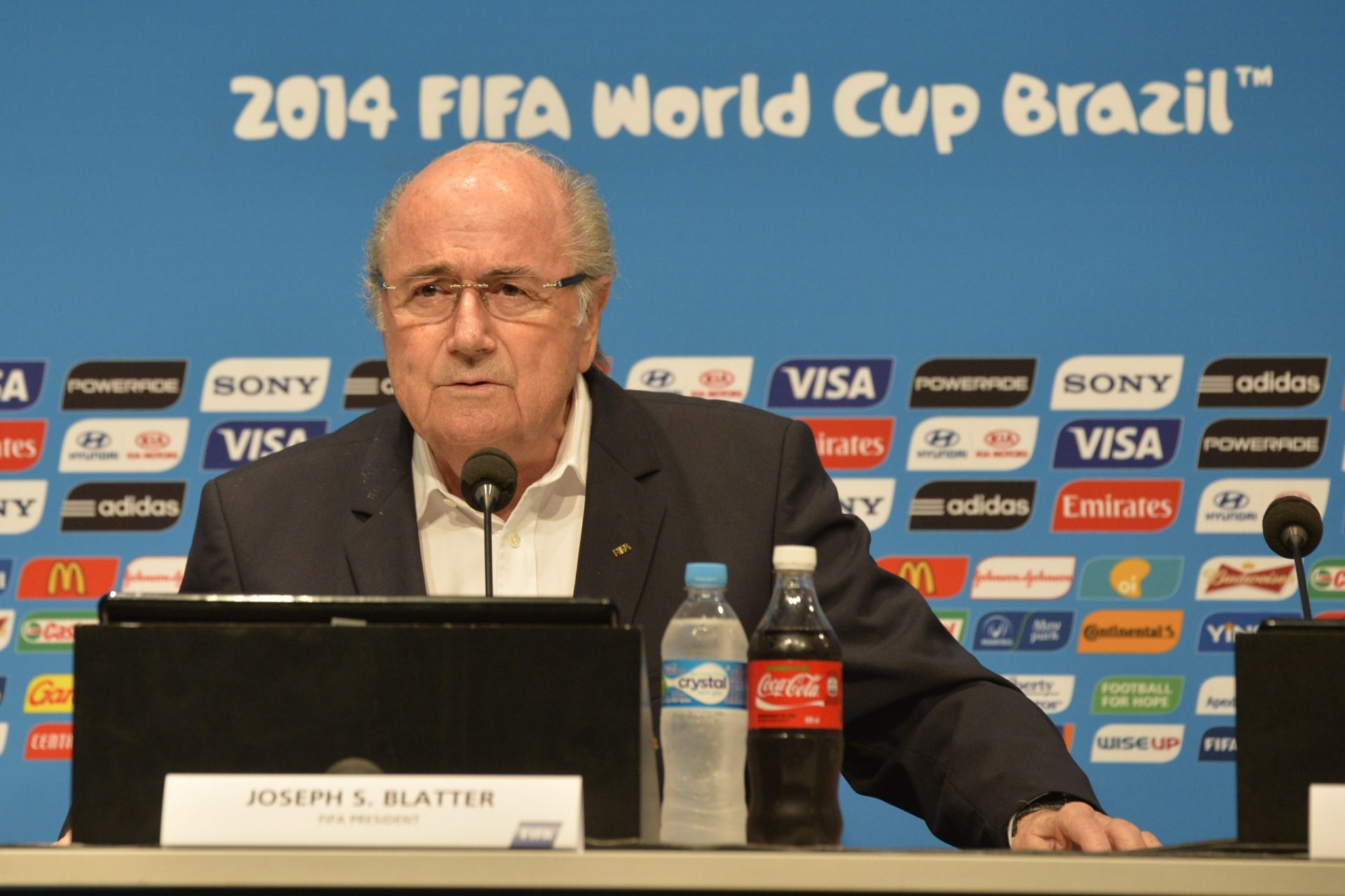 Blatter. Platini avisou-me que seria preso se não abandonasse a FIFA