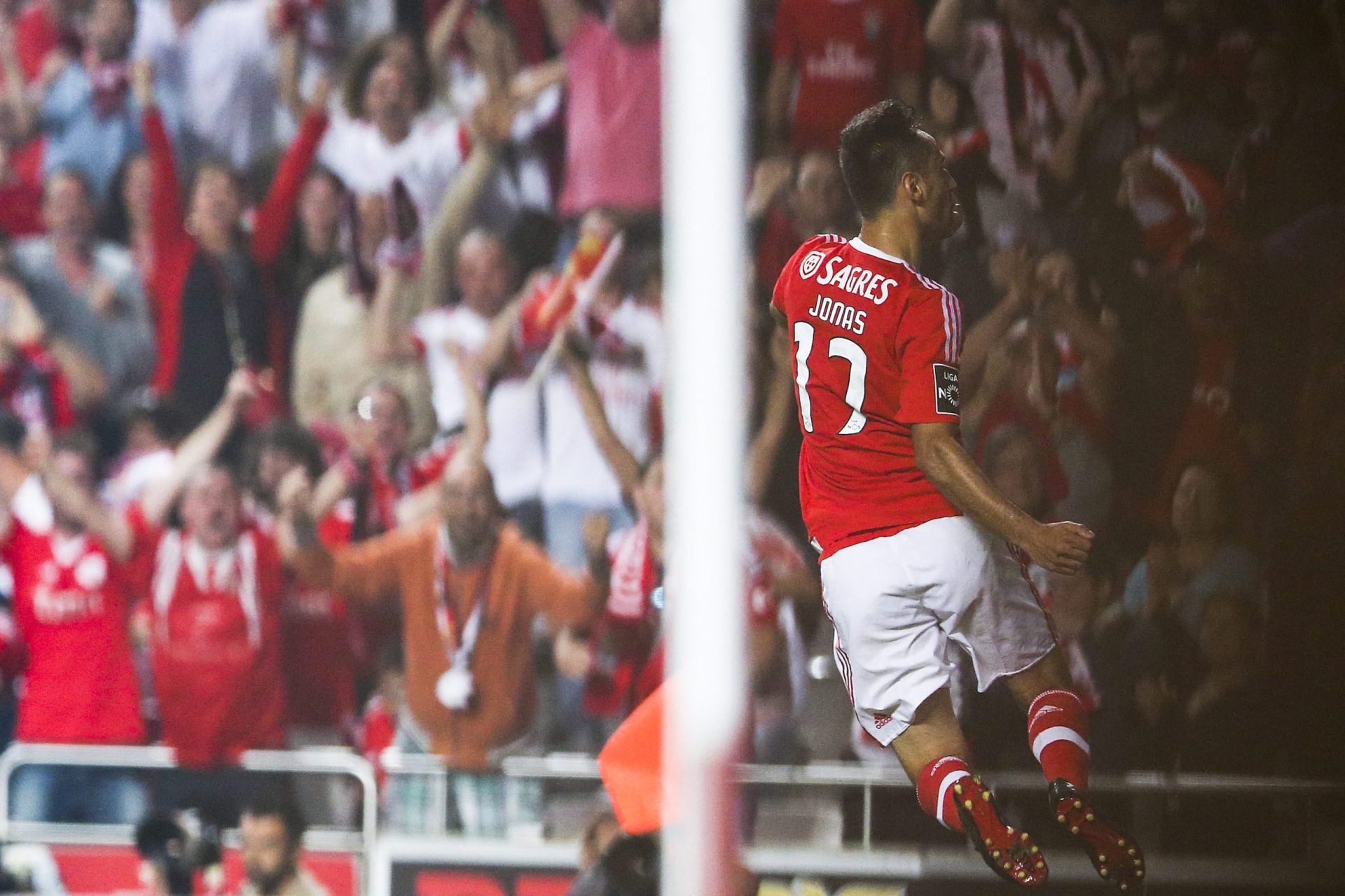 Benfica. Vitória salvo à cabeçada