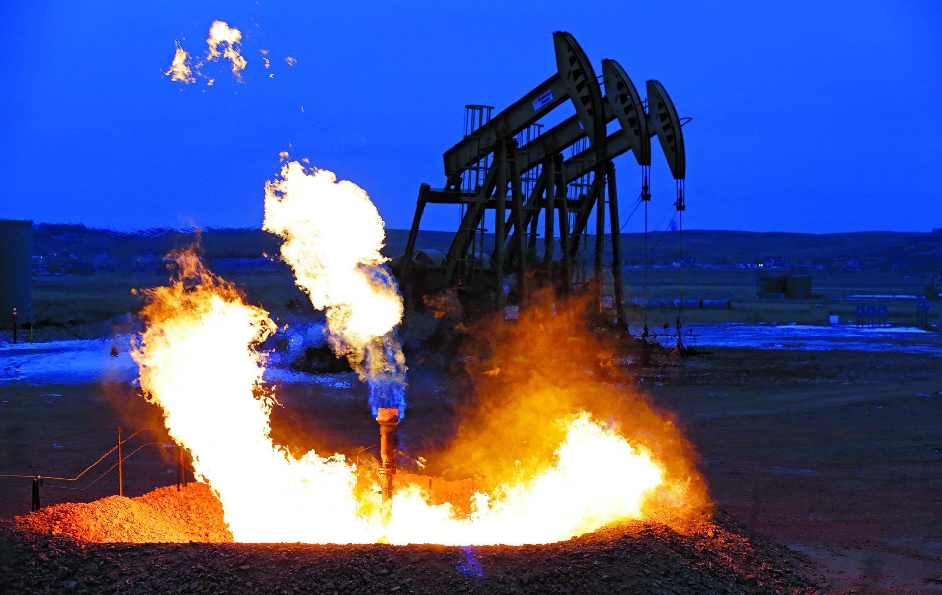 Petróleo. Pior Verão de sempre pode fazer preços cair até aos 20 dólares por barril