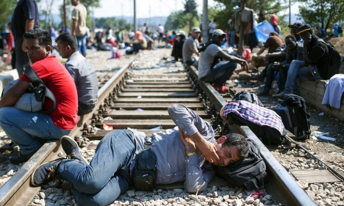 Confrontos na fronteira entre Grécia e Macedónia provoca pelo menos cinco migrantes feridos