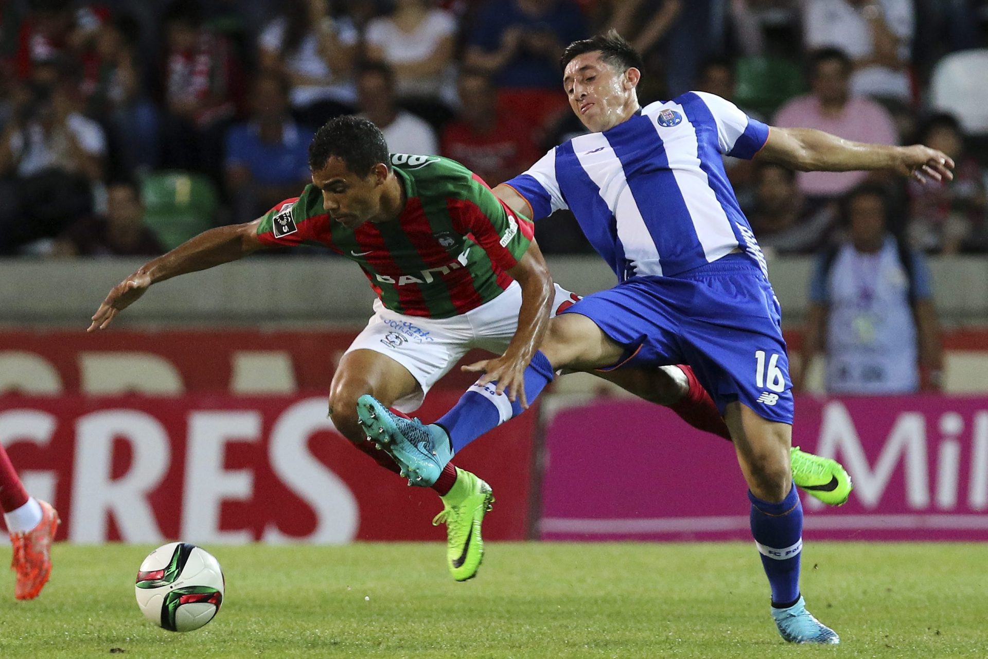 Maxi fez pontaria na trave e o FC Porto continua sem conseguir vencer na Madeira