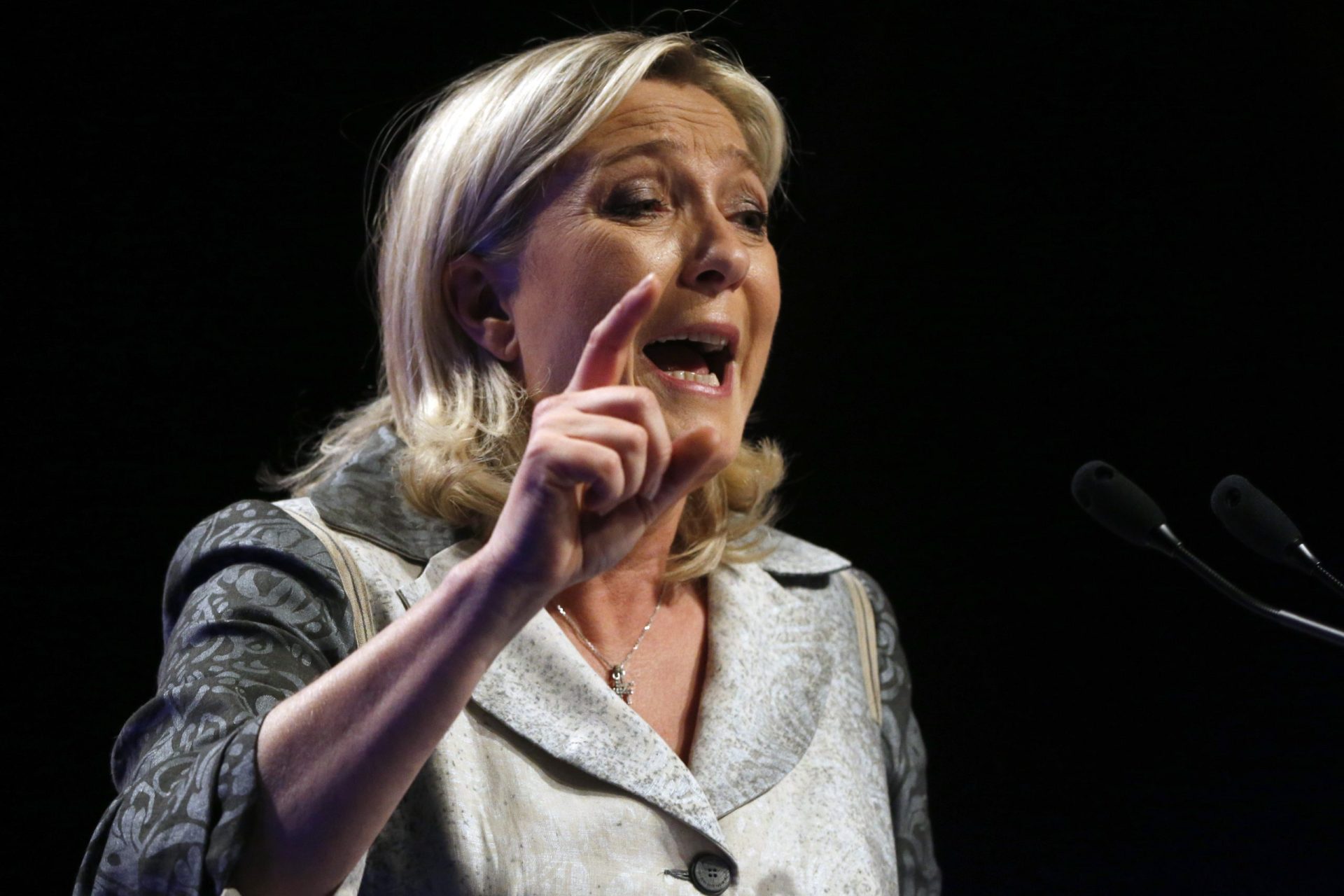 Marine Le Pen venceria 1.ª volta se presidenciais francesas fossem agora