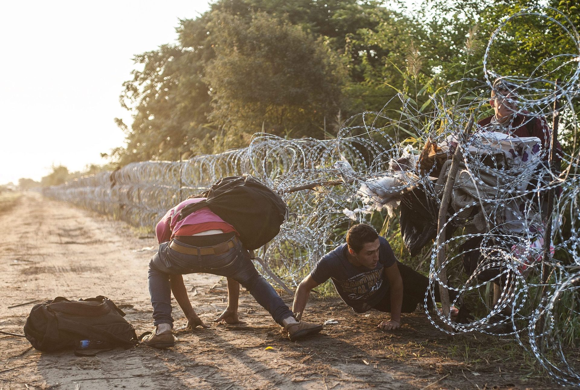 Hungria. Barreira anti-imigrantes na fronteira com a Sérvia está concluída