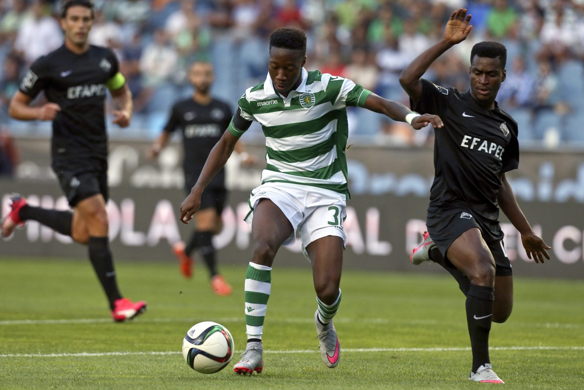 Sporting vence em Coimbra (3-1)