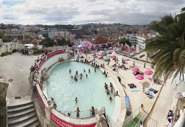 Praia urbana de Lisboa encerra com menos 20 mil visitantes do que no ano passado