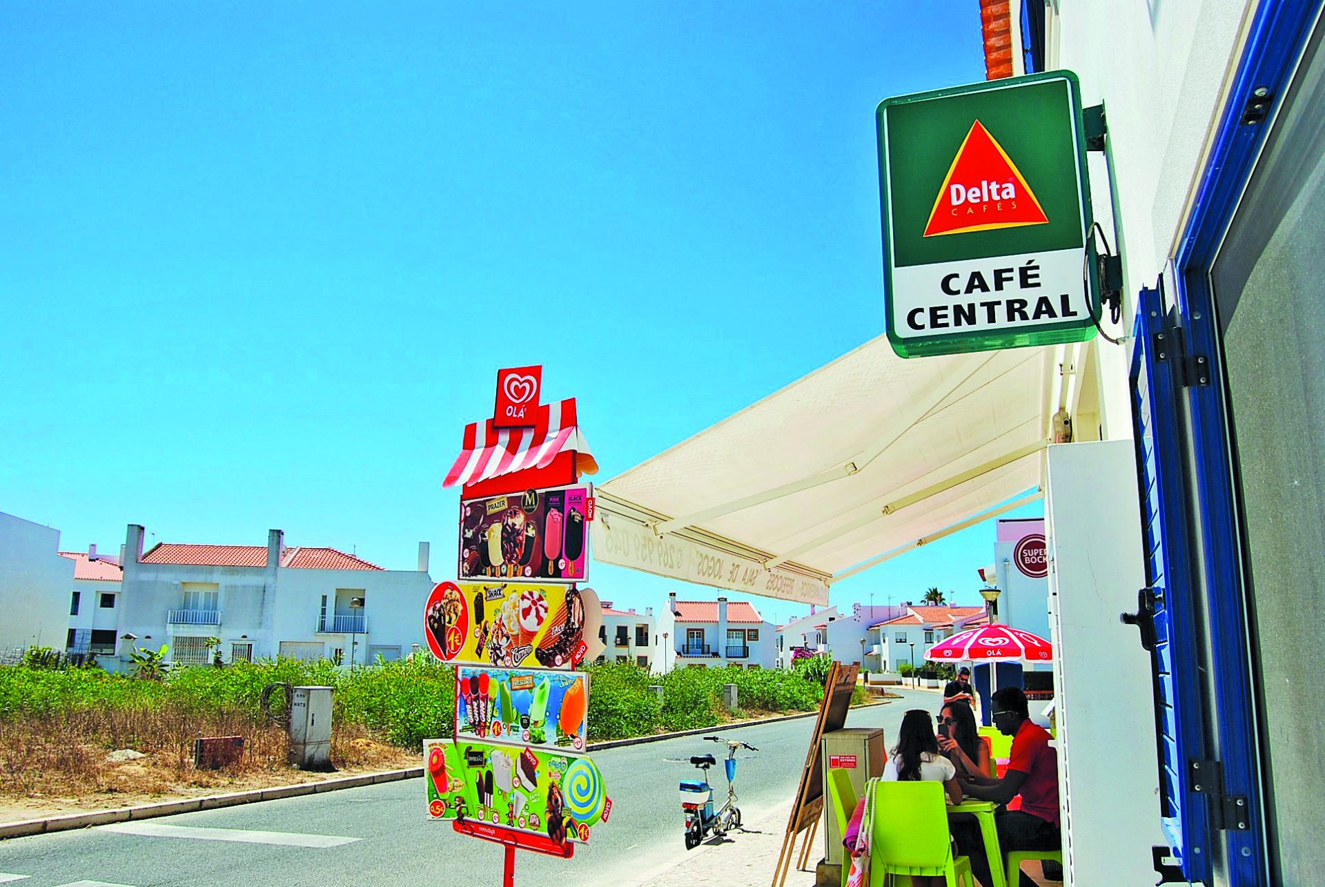 Café Central. Vale a pena um desvio do centro de Porto Covo para provar este bacalhau