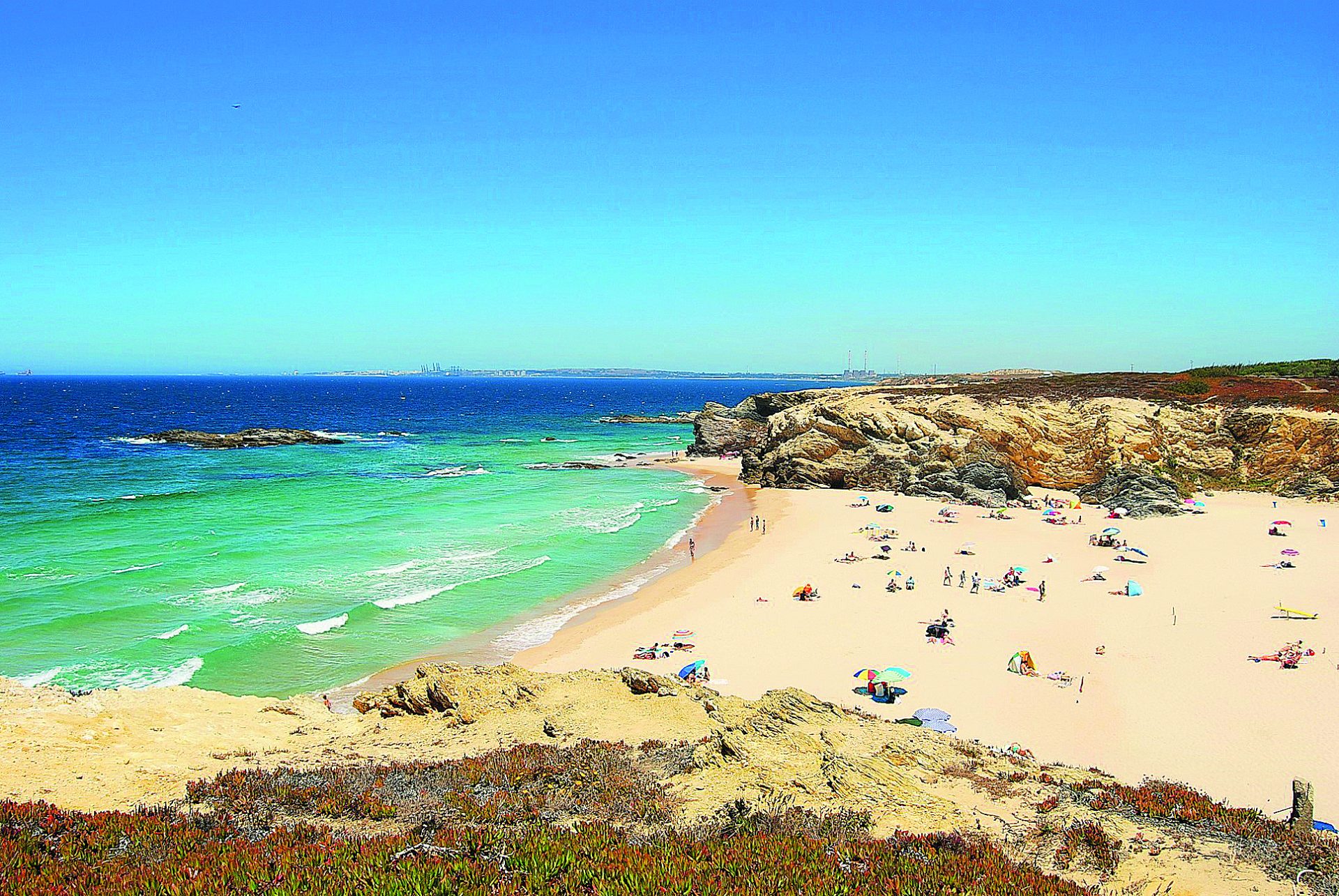 Um mergulho. Praia Grande de Porto Covo