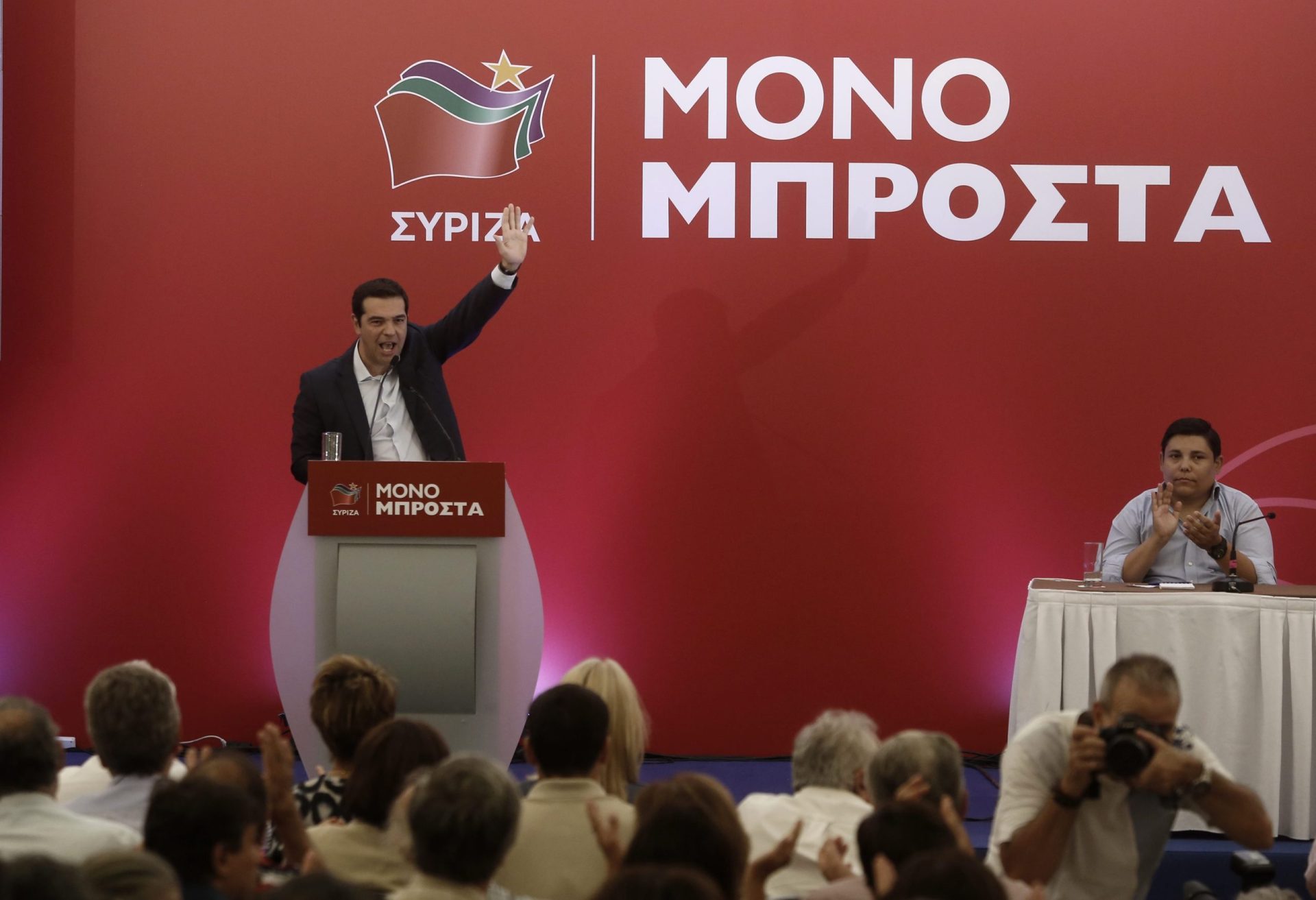 Grécia. Sondagens levam Syriza a admitir aliança com PASOK e Potami