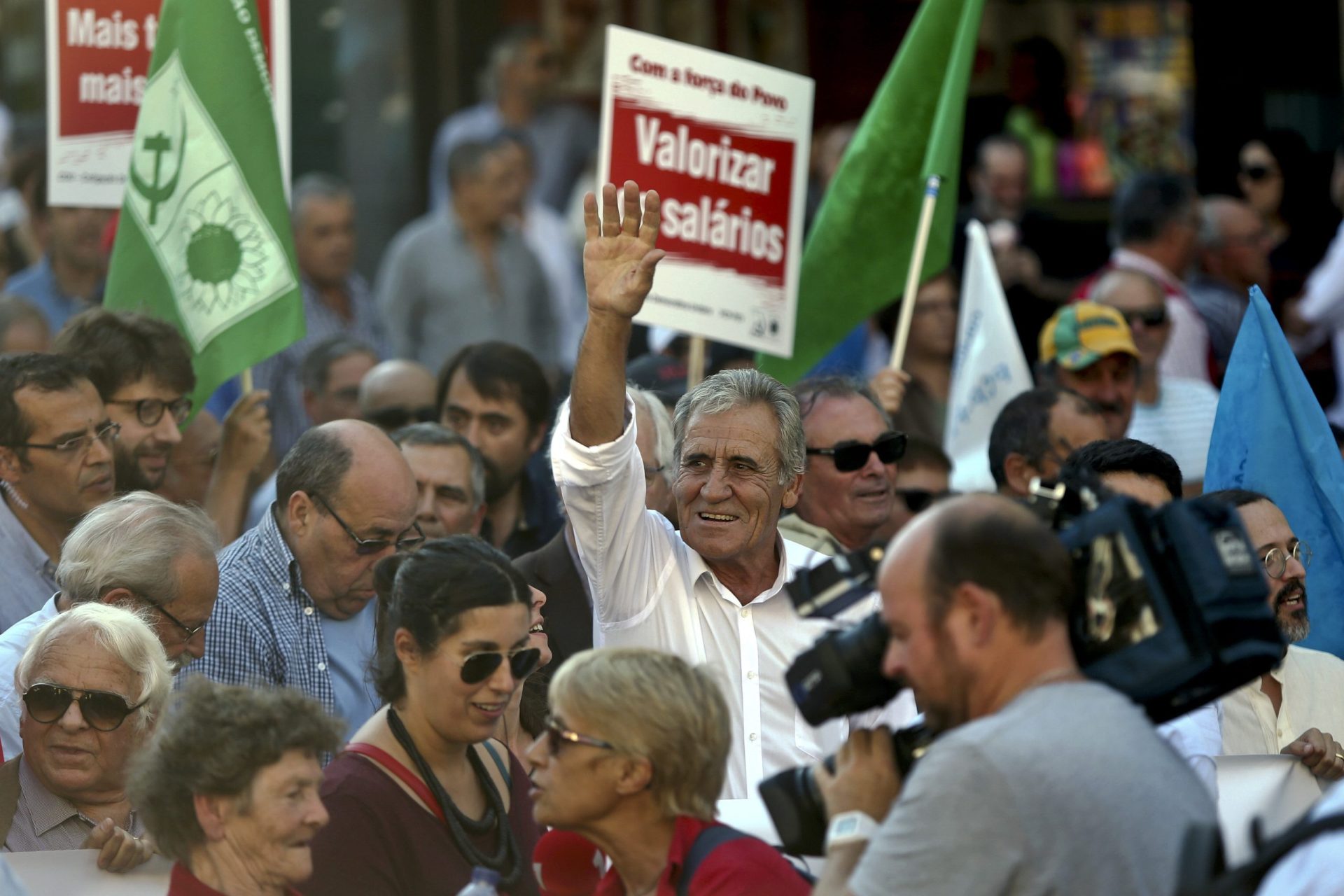 Em Famalicão Jerónimo de Sousa volta a atacar sondagens, direita, PS e PR