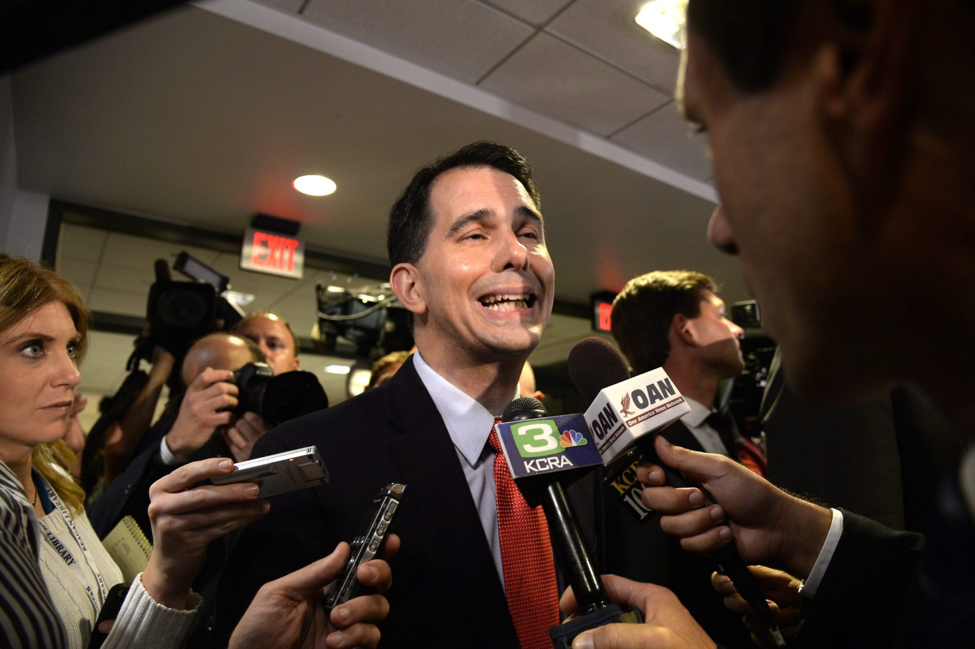 EUA. Scott Walker desiste da corrida à nomeação republicana às presidenciais 2016